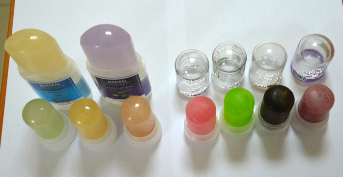 Твердые, минеральные дезодоранты с искусственными красителями